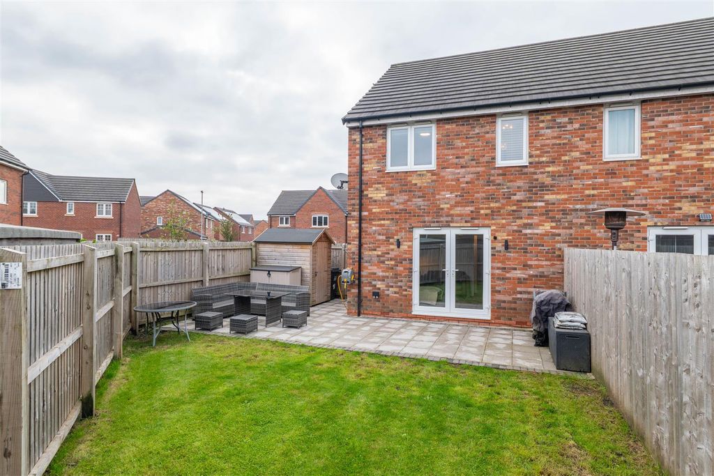 Property photo 3 of 22 Garden