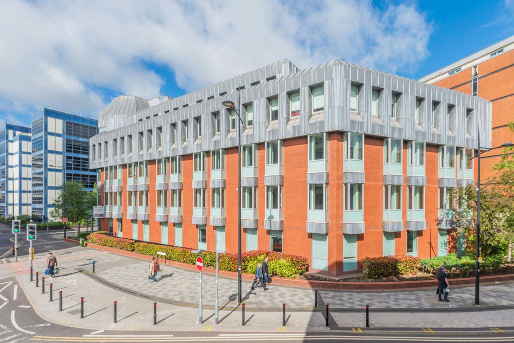 Property photo 2 of 11 One-Station-Square,-Gloucester-St,-Swindon-103.Jpg