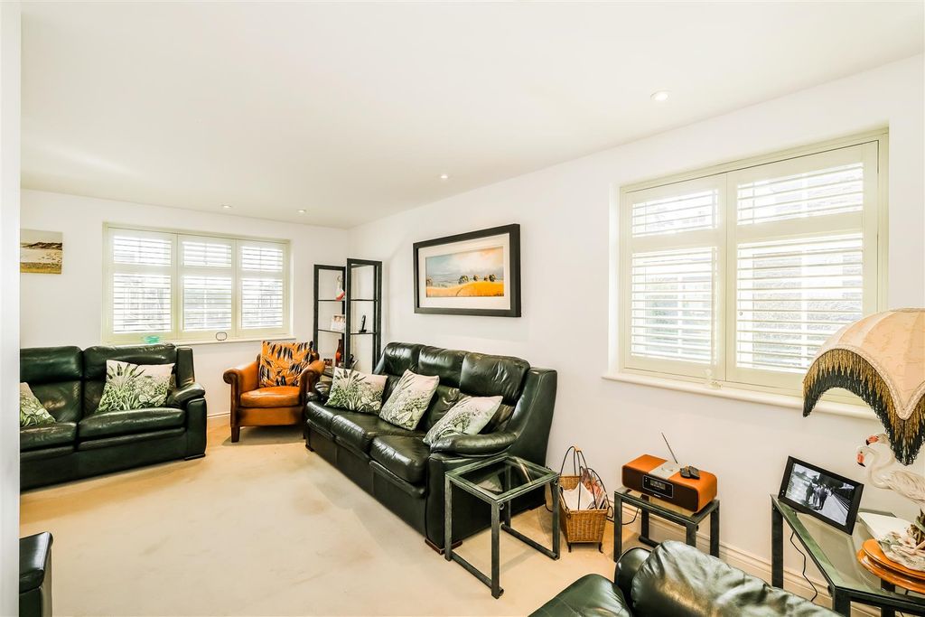 Property photo 2 of 38 29B Cleveland Road_2-19.Jpg