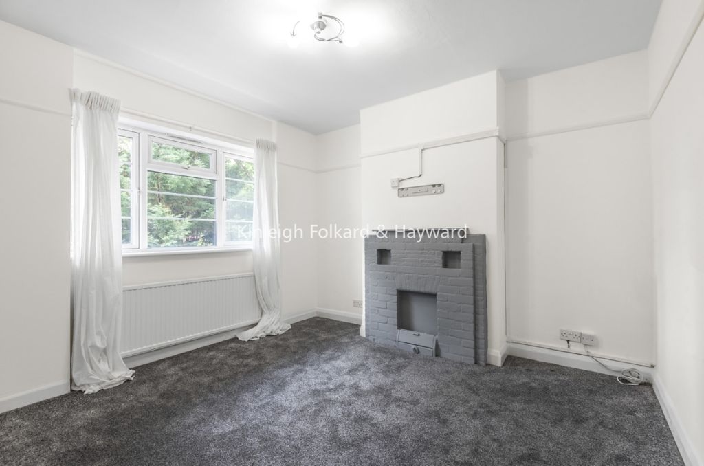 Property photo 2 of 14 6E355365-3F7A-4602-B