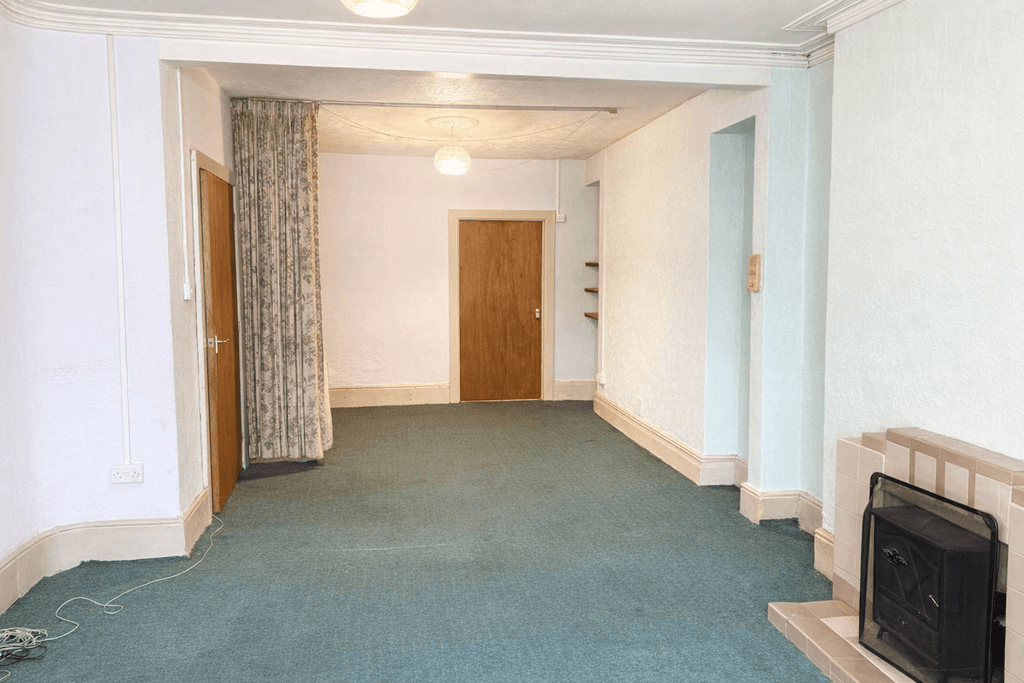 Property photo 2 of 11 Living Room