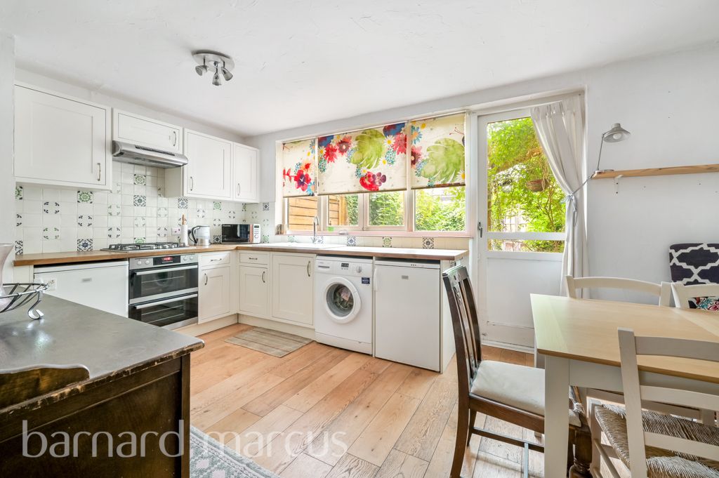 Property photo 2 of 8 Kitchen