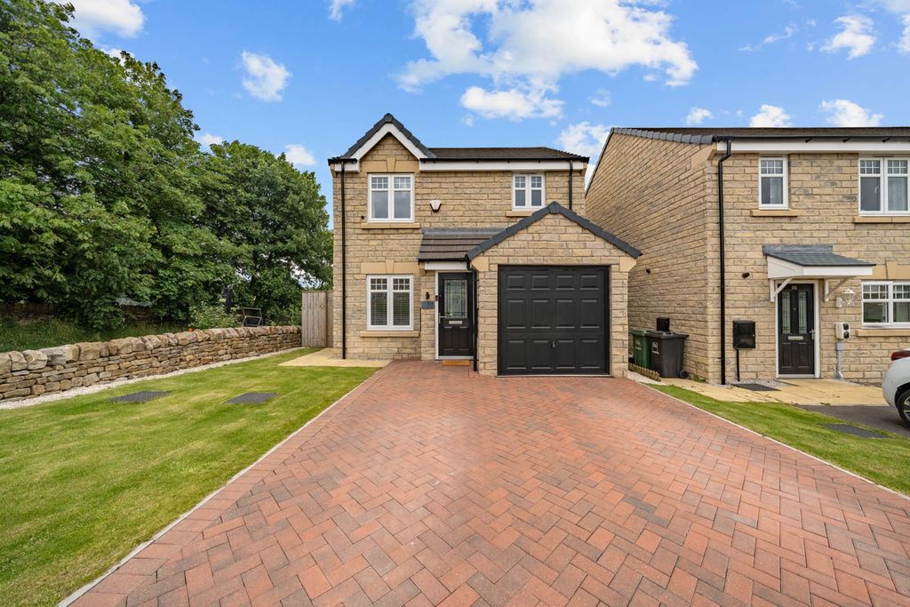Property photo 1 of 32