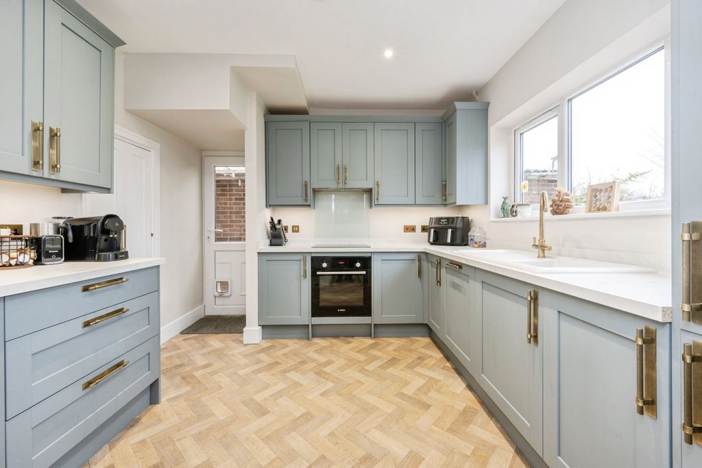 Property photo 3 of 20 Pbox-Img.Jpg