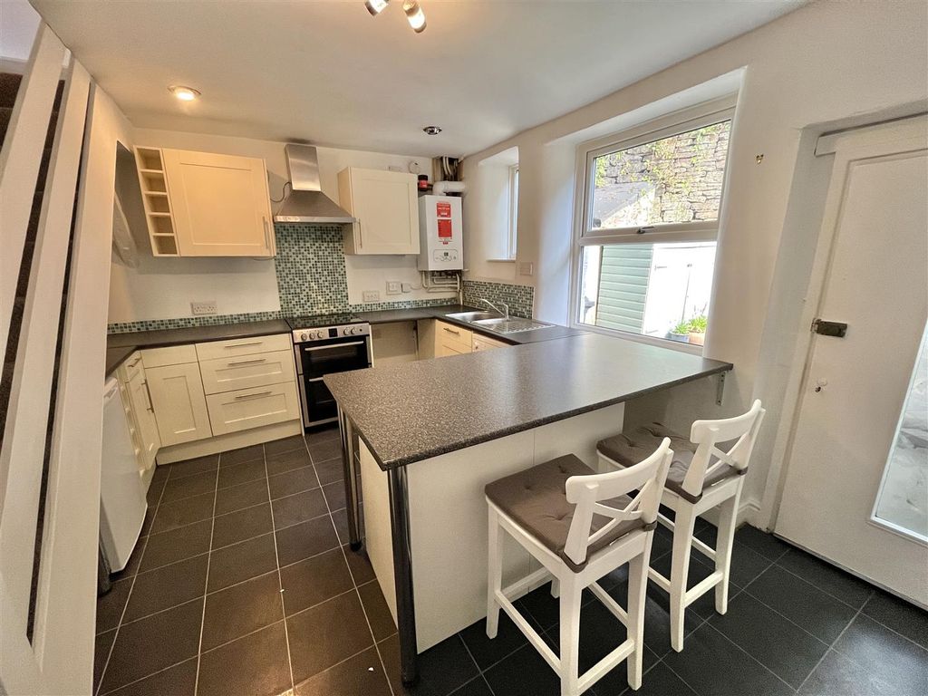 Property photo 3 of 9 Dining Kitchen