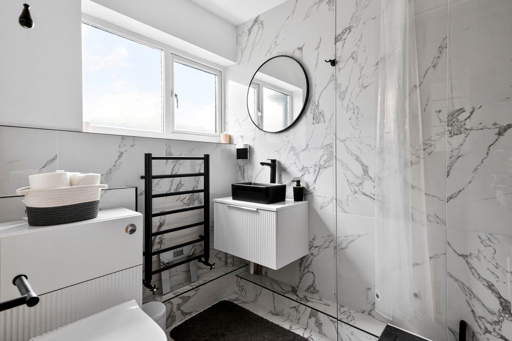 Property photo 2 of 15 Bathroom