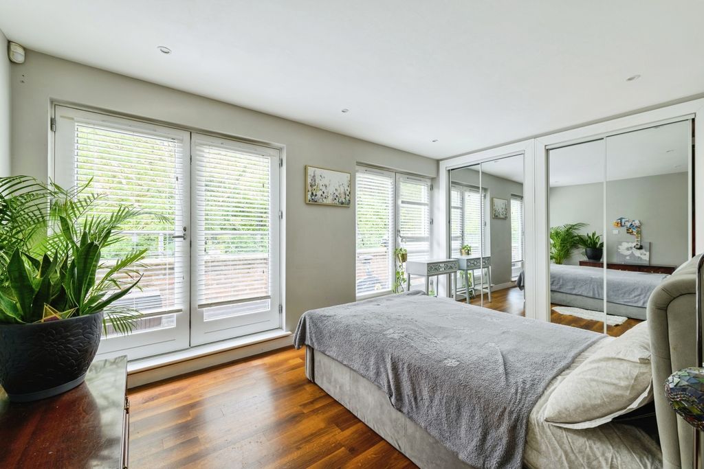 Property photo 3 of 17 Photo