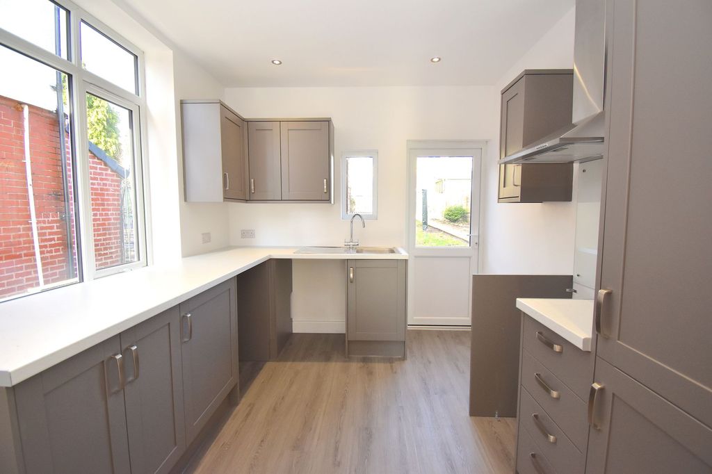 Property photo 2 of 30