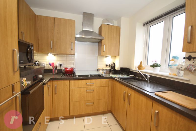 Property photo 3 of 12 Kitchen