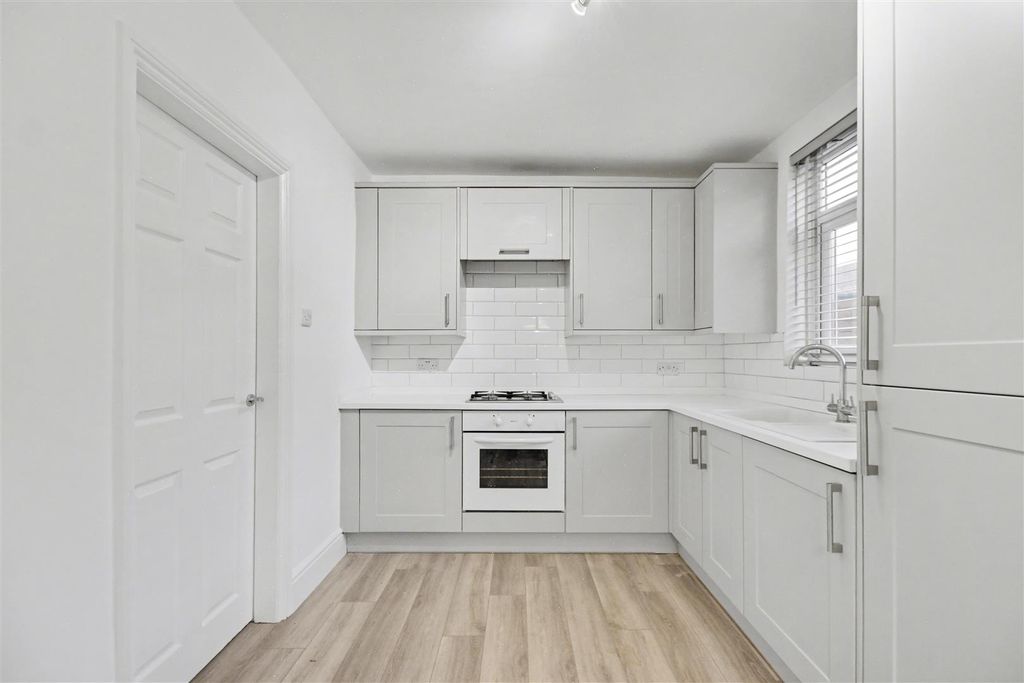 Property photo 2 of 24 Kitchen/Diner