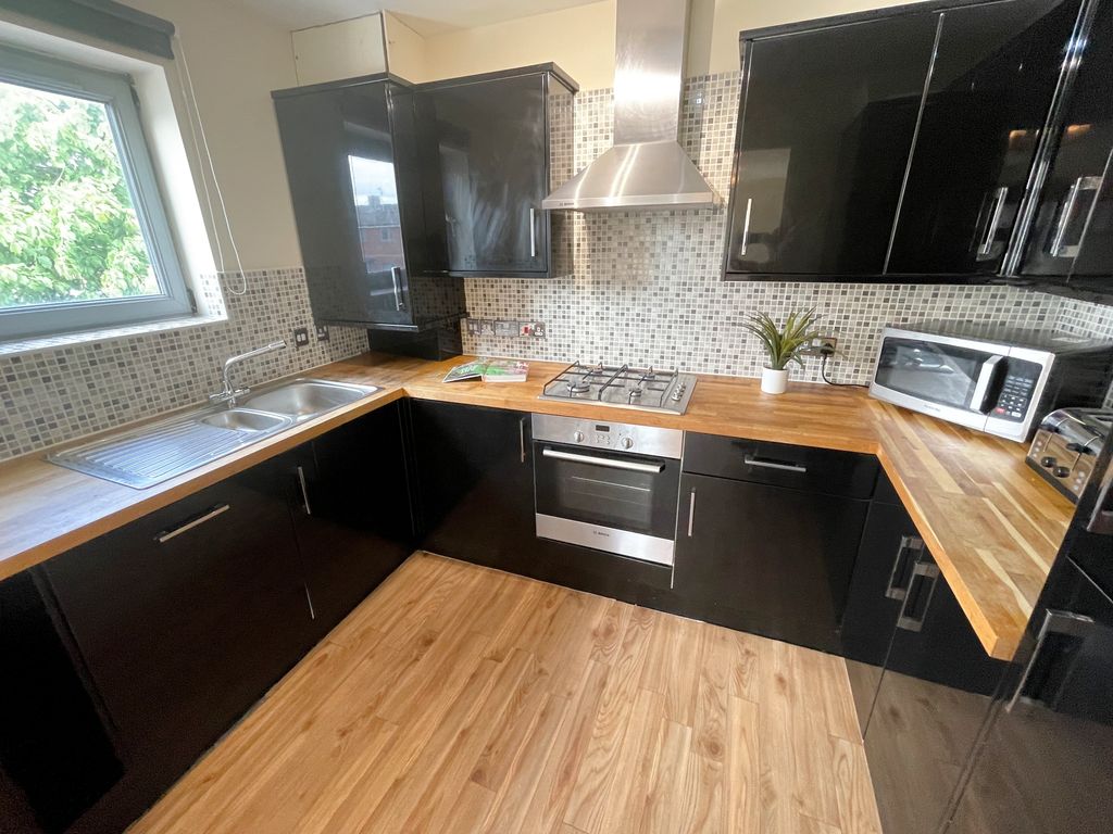 Property photo 2 of 9 19 Lennox(4)