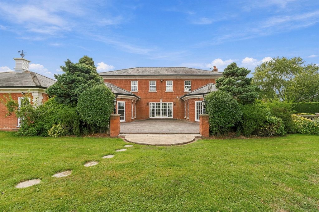 Property photo 2 of 33