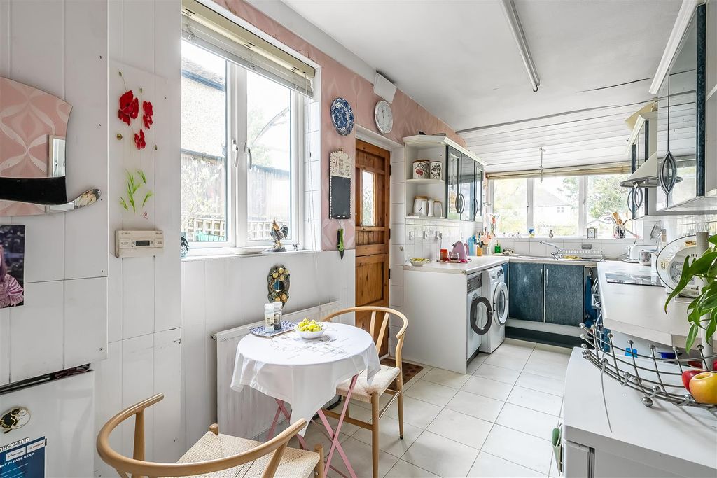 Property photo 3 of 24 367-London-Road-11.Jpg