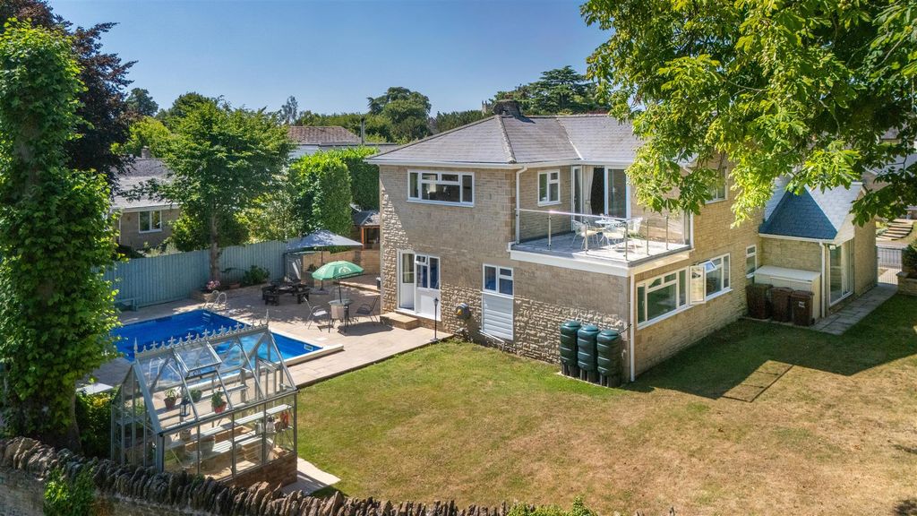 Property photo 2 of 24