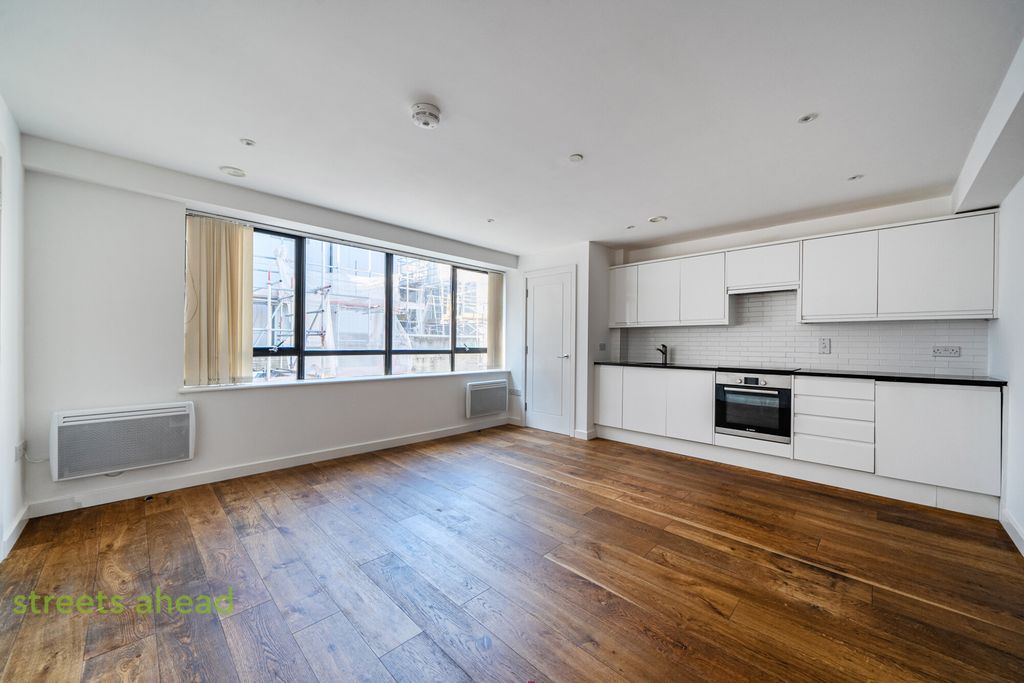 Property photo 1 of 18 55Ca2d6c-2ce5-42E...