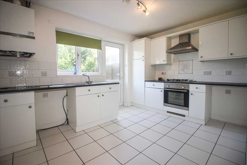 Property photo 3 of 7 Kitchen