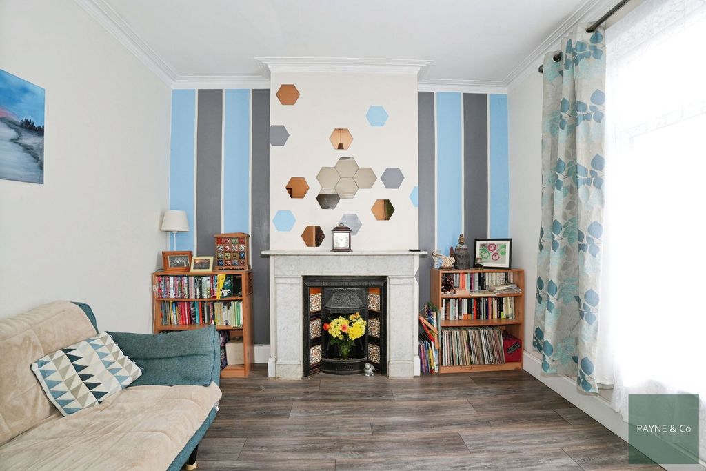 Property photo 2 of 13