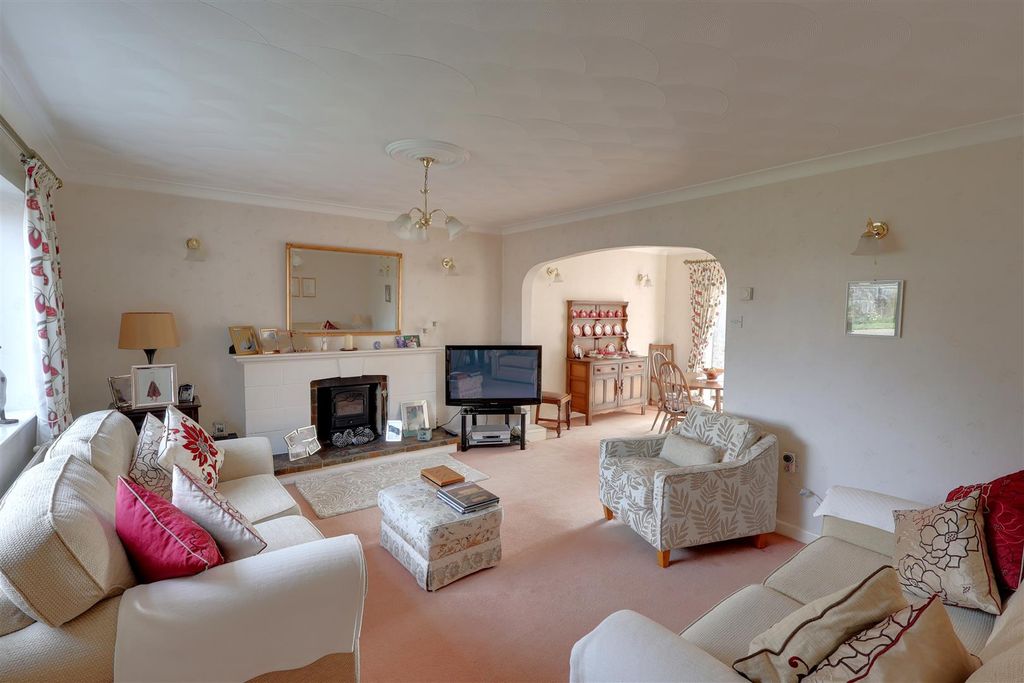 Property photo 2 of 16 Img_8367-Img_8369.Jpg