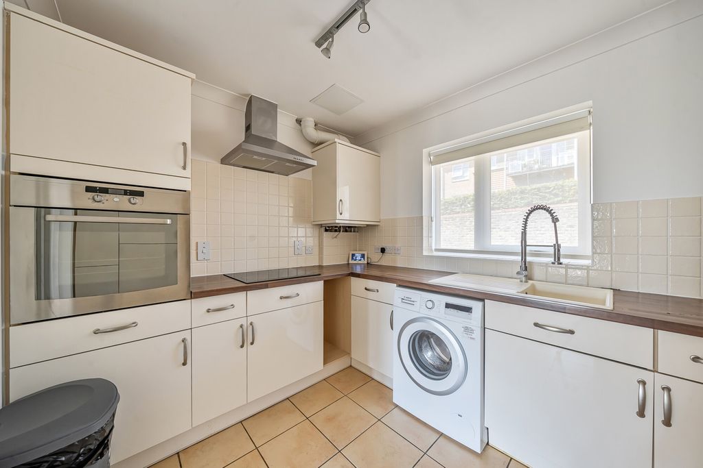 Property photo 3 of 18 1328998-16-687A81...