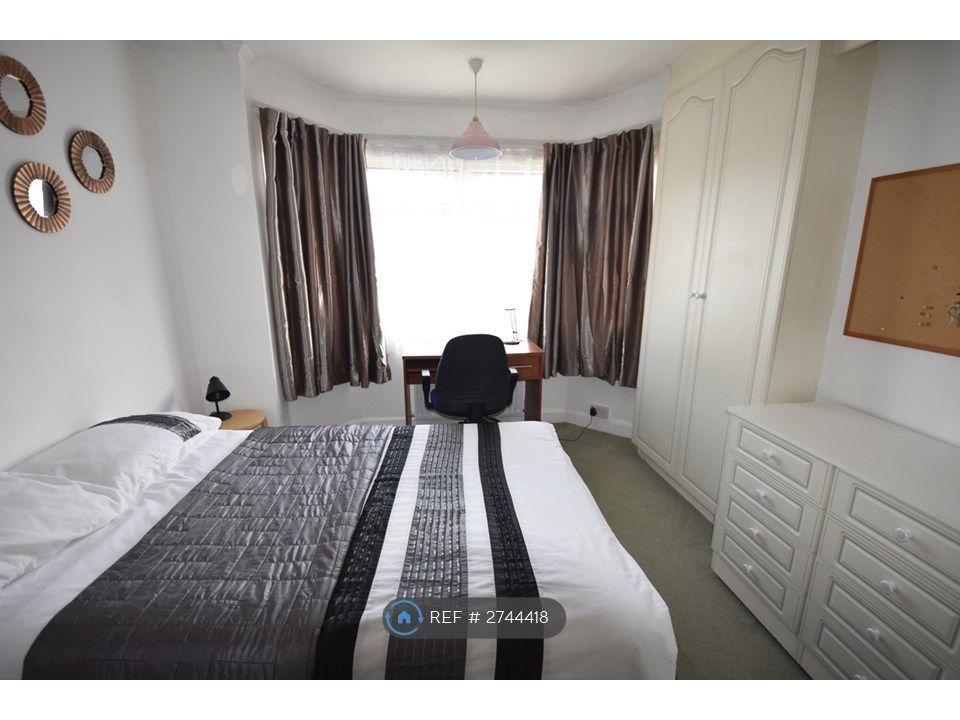 Property photo 3 of 26 Bedroom 4