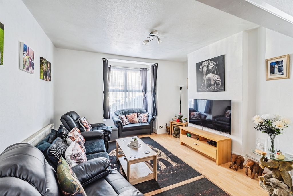 Property photo 2 of 16