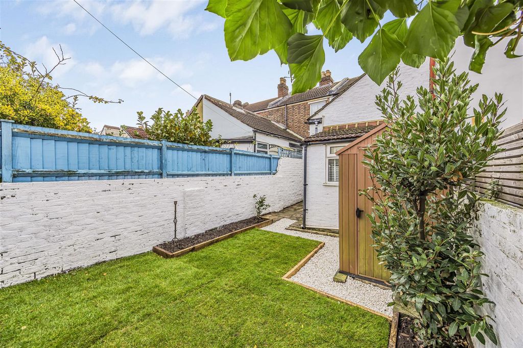 Property photo 2 of 18 32 Landguard Road, Southsea-Porticomarketing-Soldb