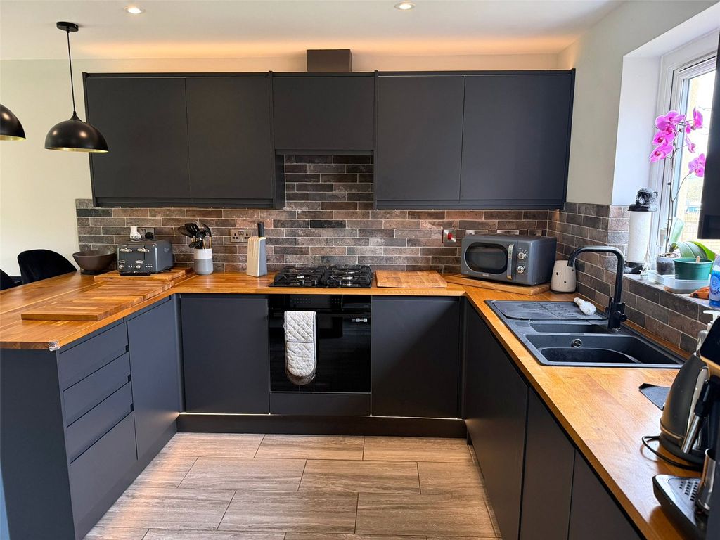 Property photo 3 of 15 Picture No. 18