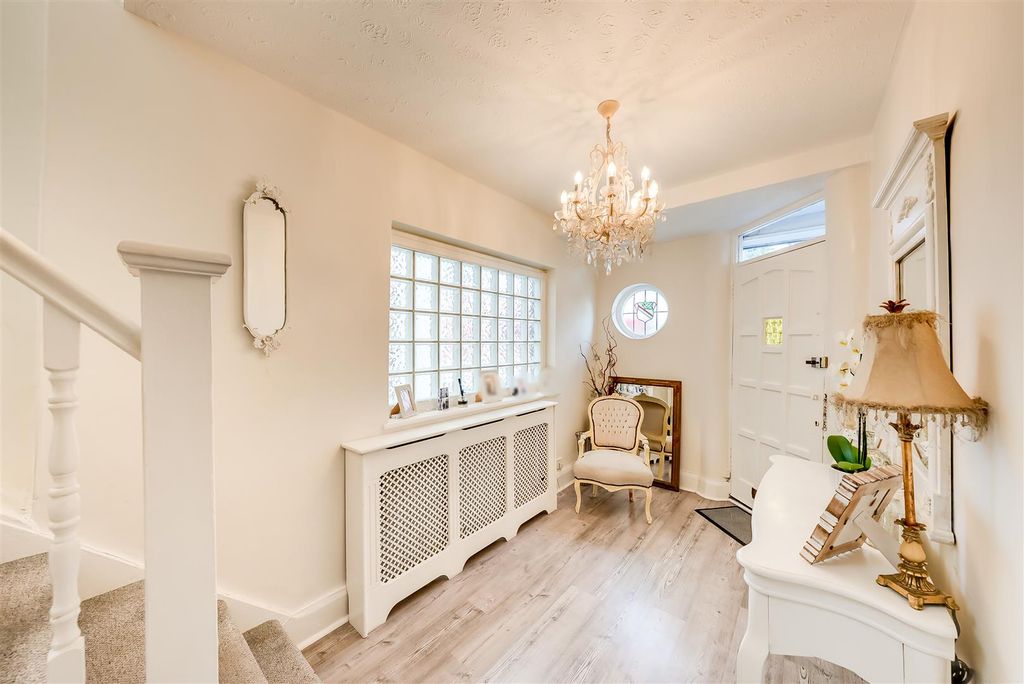 Property photo 2 of 18 A7S00112Hdr.Jpg