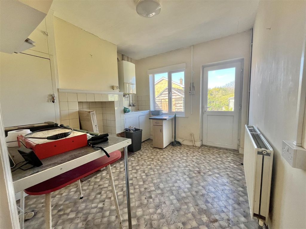 Property photo 3 of 13 Kitchen