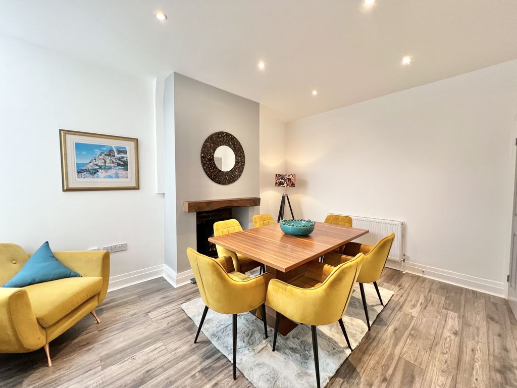 Property photo 3 of 28