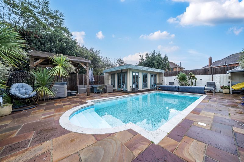 Property photo 2 of 20 Garden