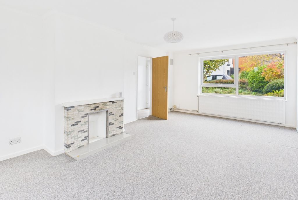 Property photo 3 of 18 Cam02545G0-Pr0519-Still006