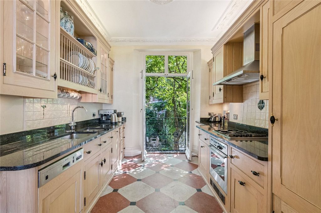 Property photo 2 of 14 Kitchen