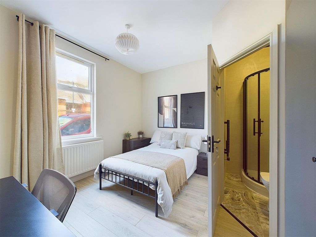 Property photo 1 of 10 Cam03736G0-Pr0017-Still022.Jpg