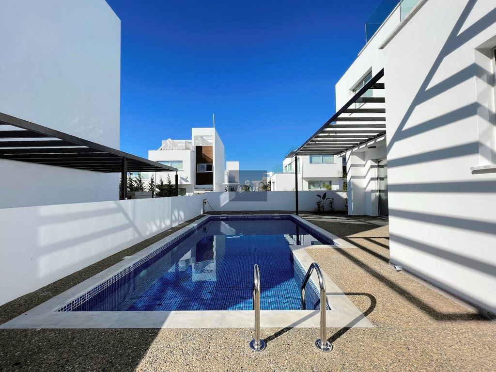 Property photo 3 of 35