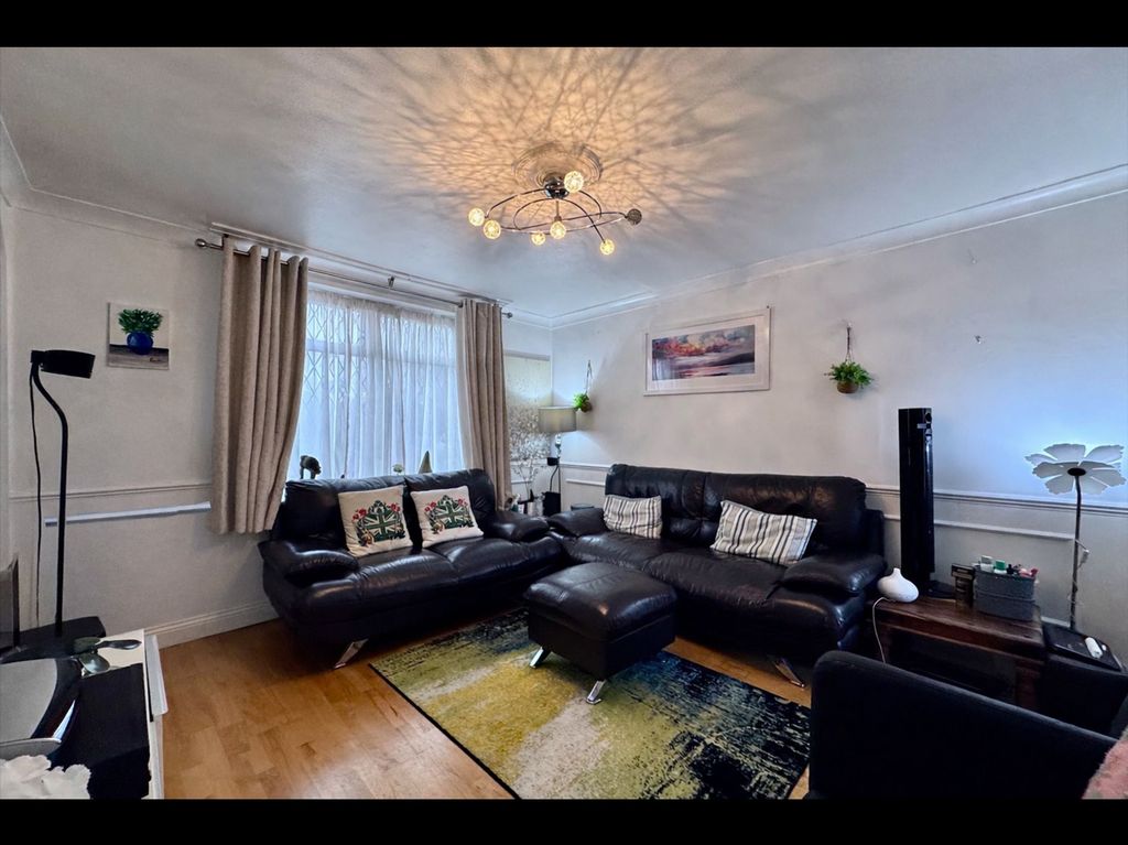 Property photo 2 of 14 Lounge