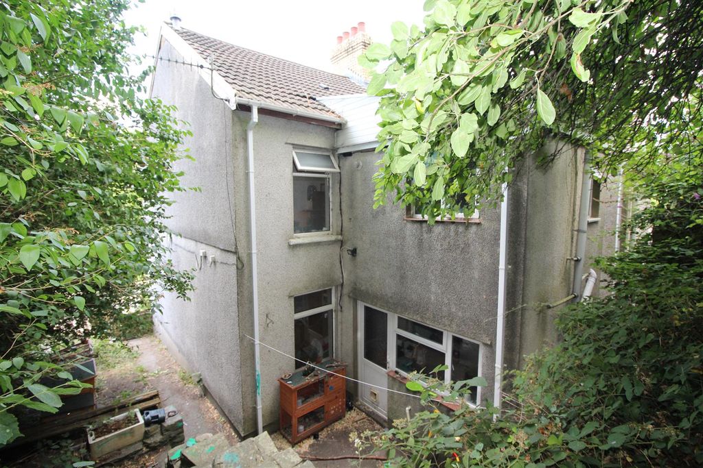 Property photo 2 of 27 Rear/Side Garden