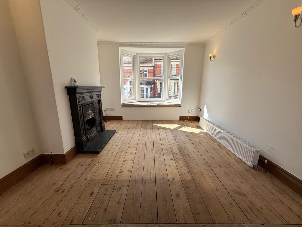 Property photo 3 of 19 Living Room