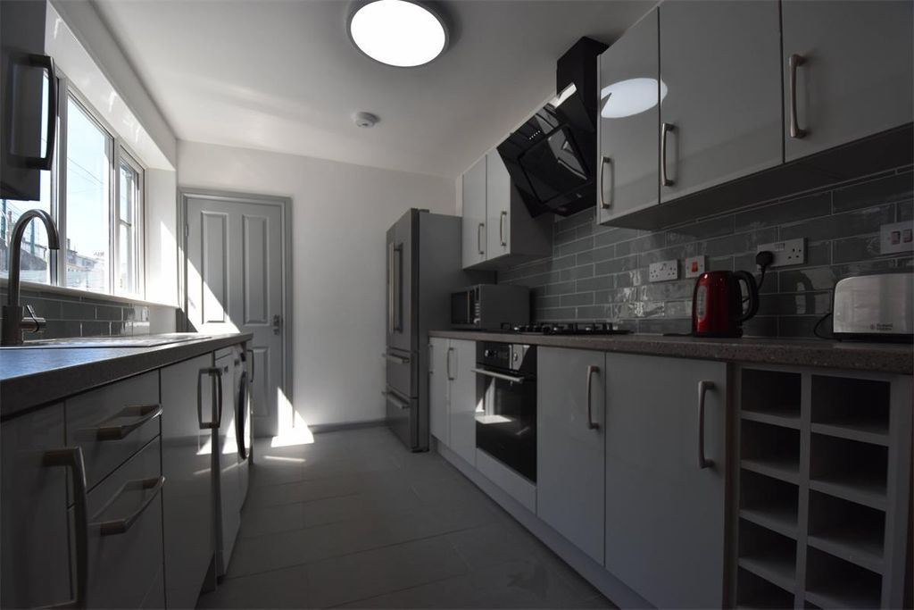 Property photo 1 of 9 Kitchen B.Jpg