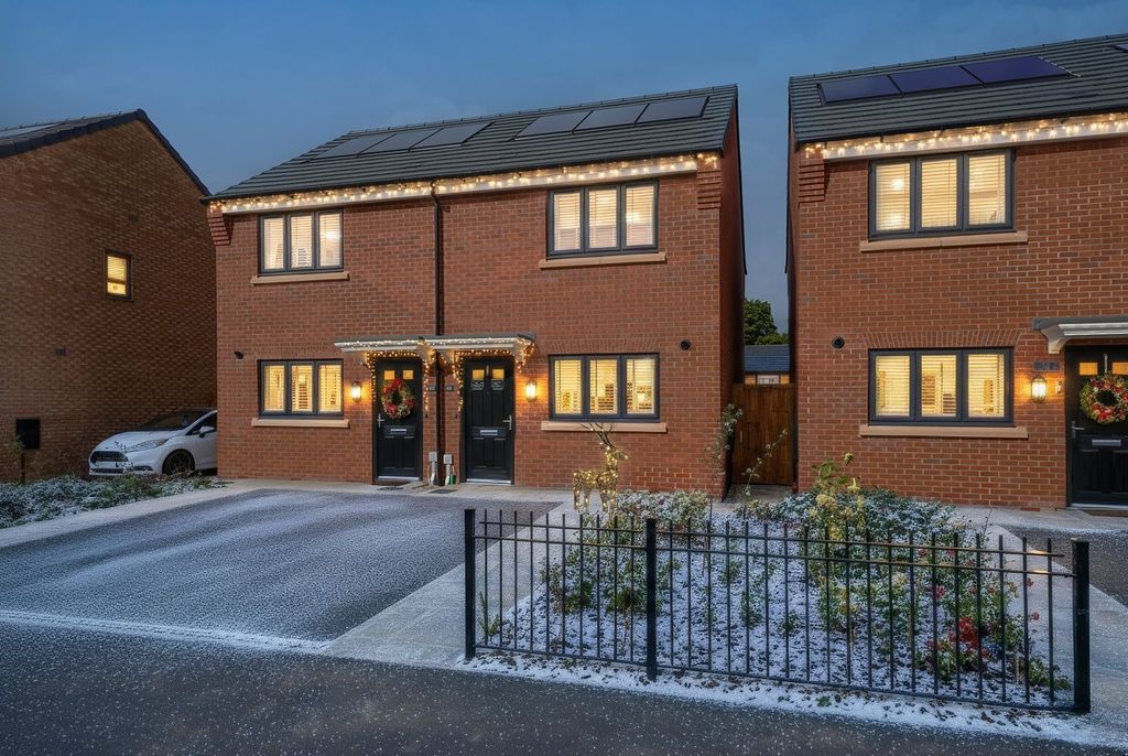 Property photo 3 of 9 Marblesquare Christmas