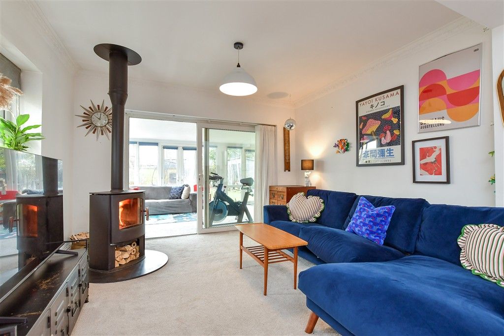 Property photo 3 of 16 Lounge