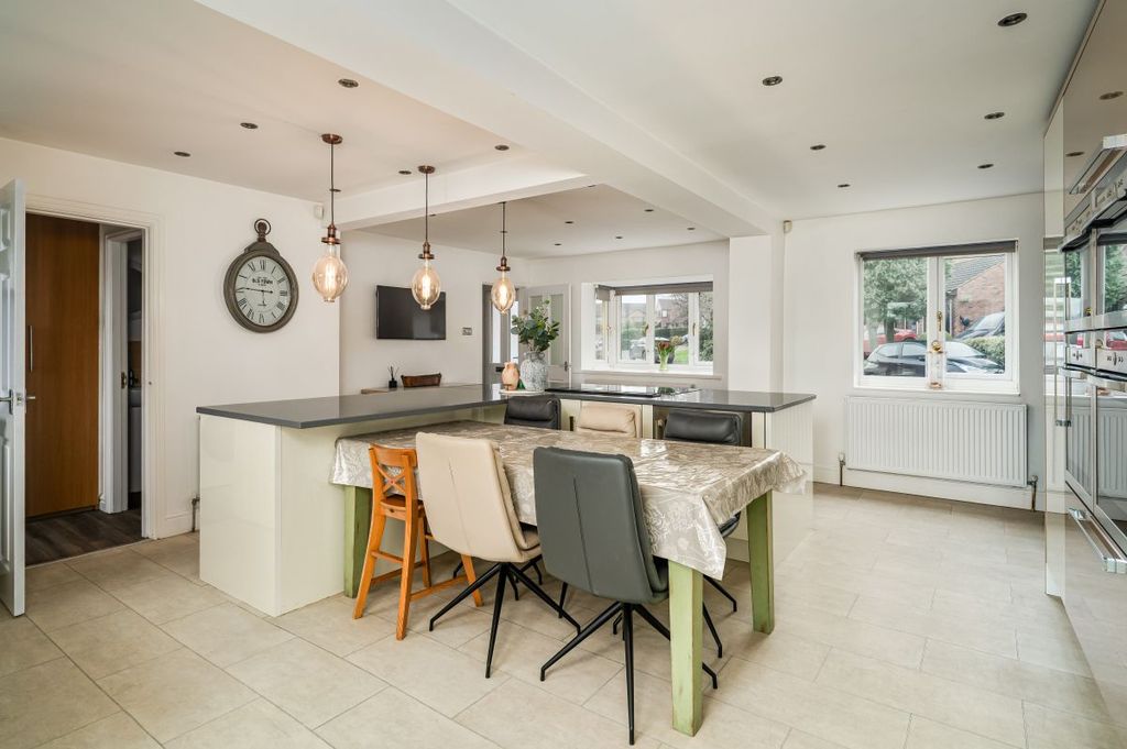 Property photo 3 of 34