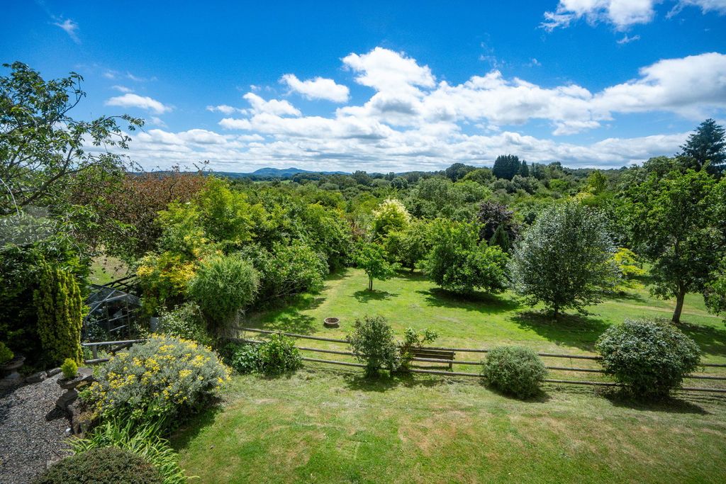 Property photo 3 of 32