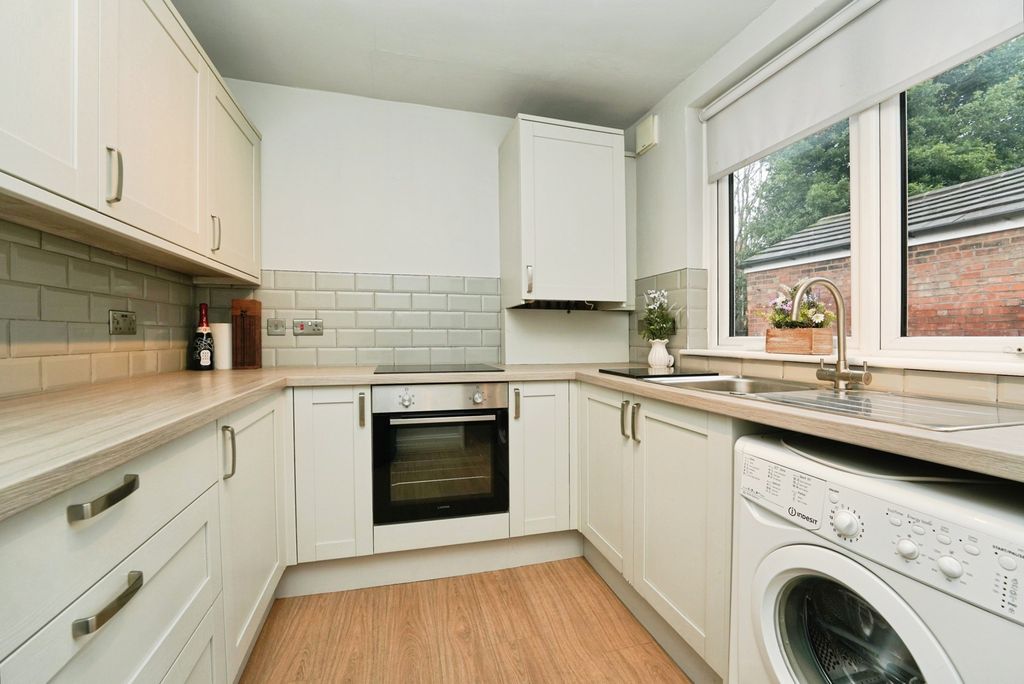 Property photo 2 of 13 Kitchen