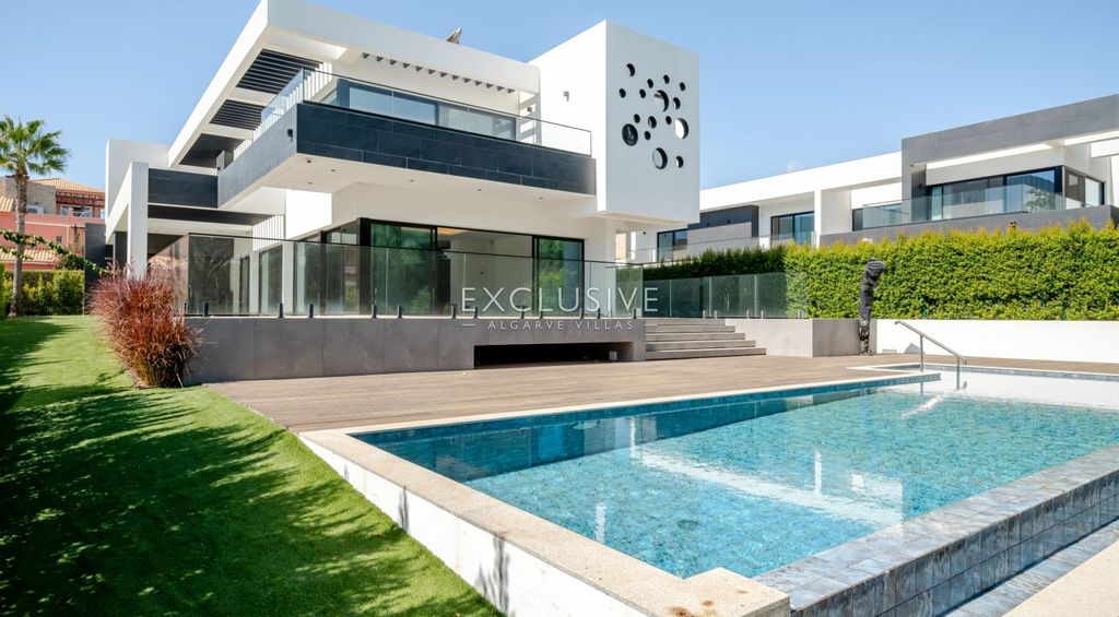 Property photo 1 of 52