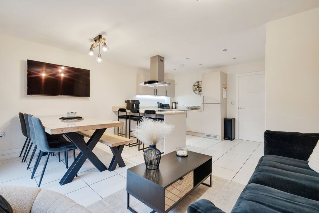 Property photo 2 of 21 Pbox-Img.Jpg