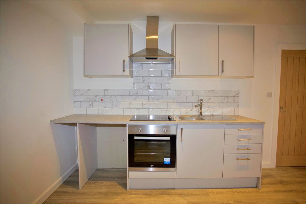 Property photo 2 of 8 Kitchen