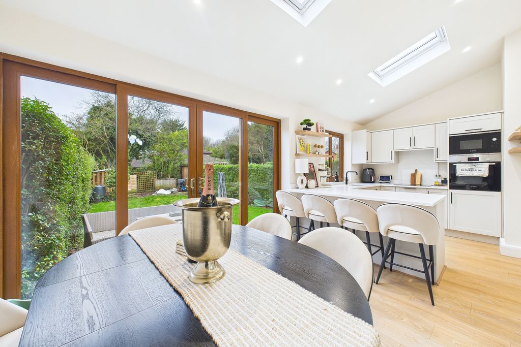 Property photo 2 of 16 Dining Kitchen