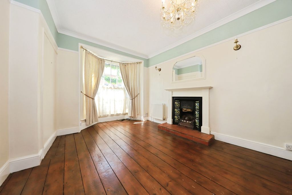 Property photo 3 of 17 Photo