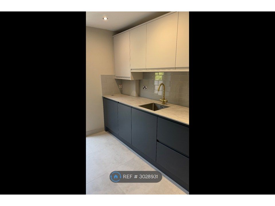 Property photo 3 of 16 Kitchen